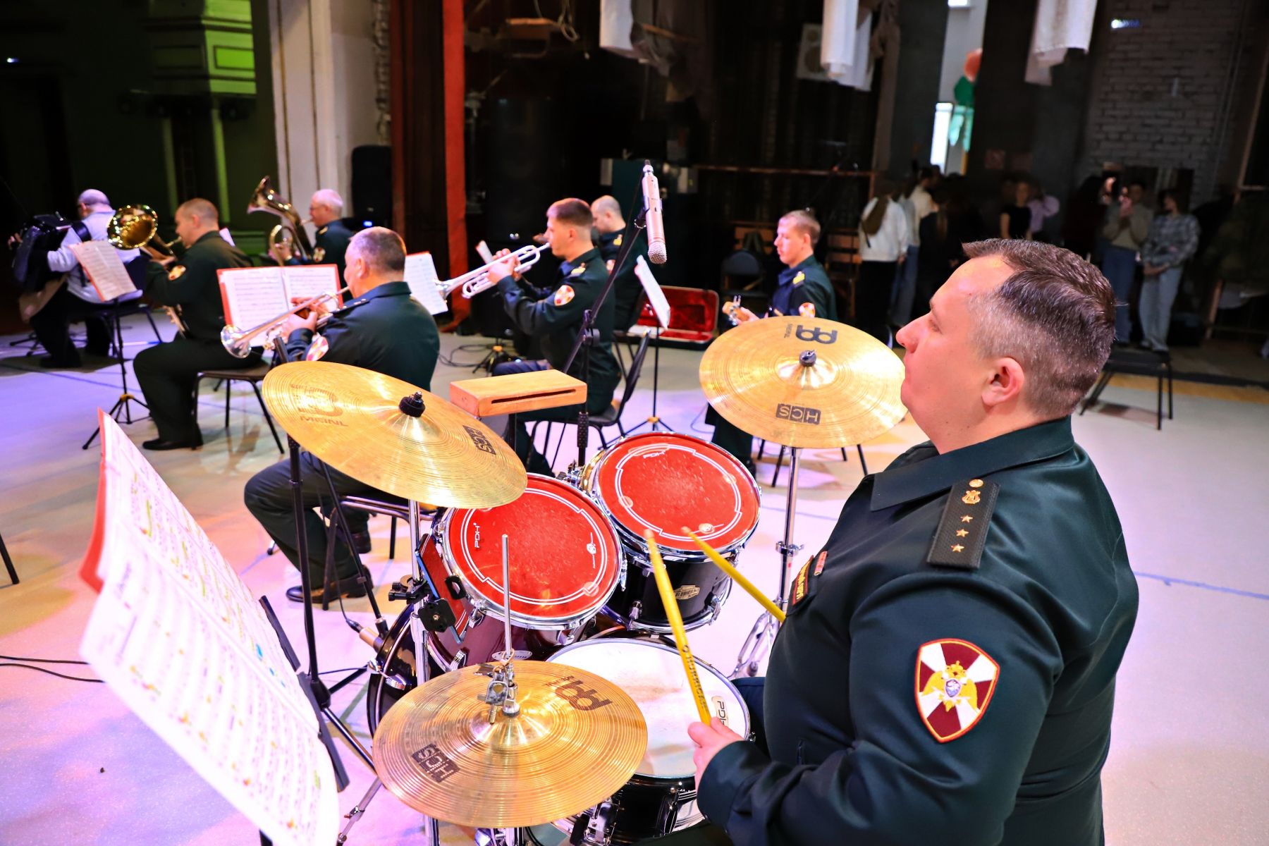 Репетиция оркестра Бийского полка Росгвардии.