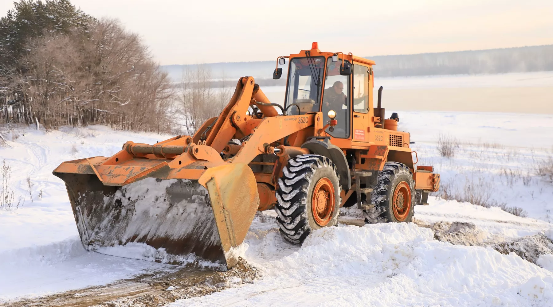  Создание преград в местах катания.