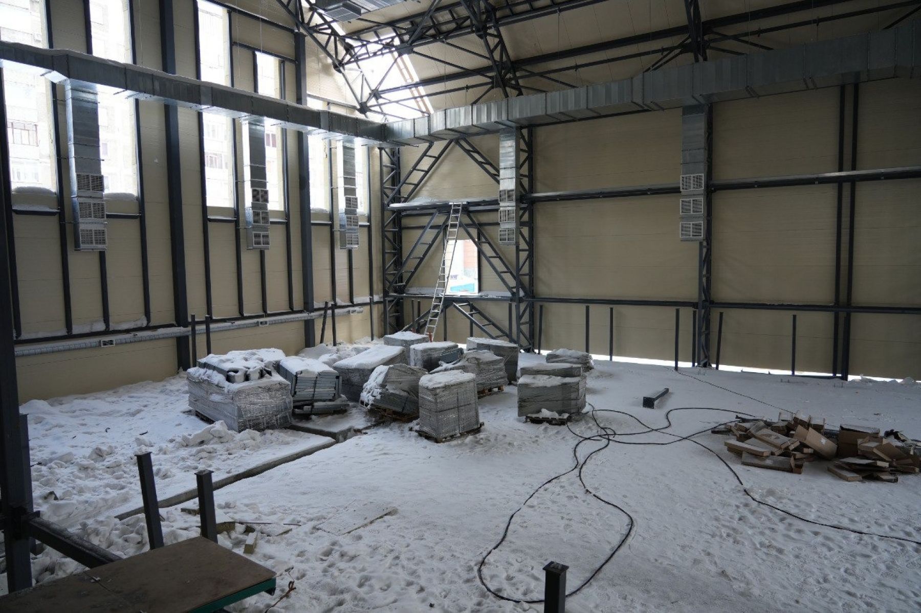 В Бийске возвели здание модульного бассейна в районе Зеленого Клина