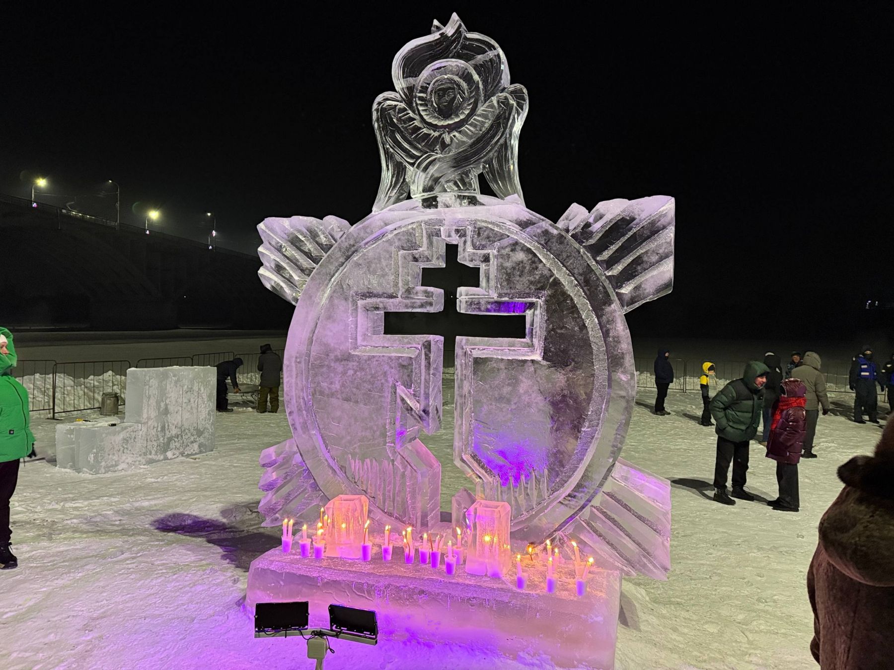 В канун Крещения бийчане поучаствовали в акции «Зажги свечу — загадай желание»