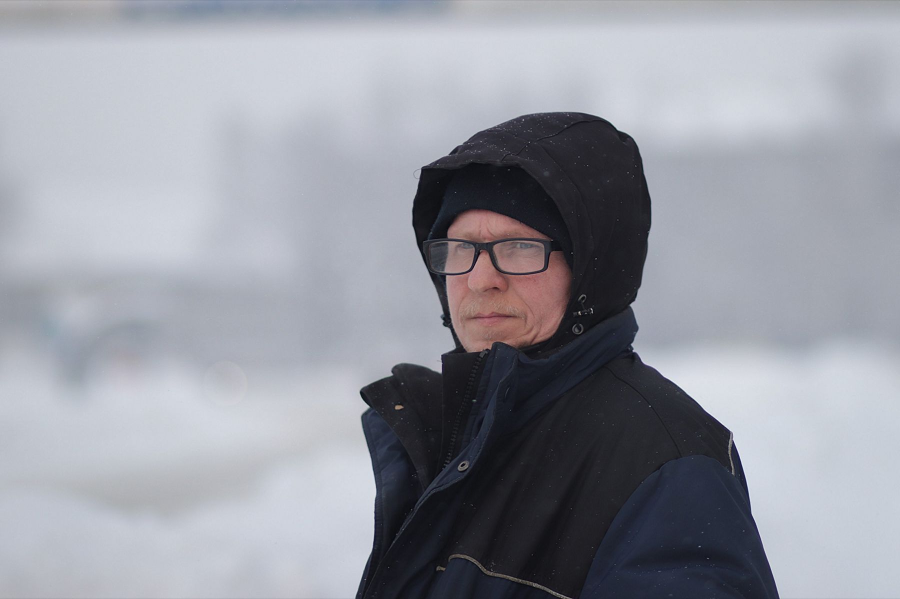 У Николая почти нет свободного времени, ведь когда он покидает цент, то отправляется на поиски работы