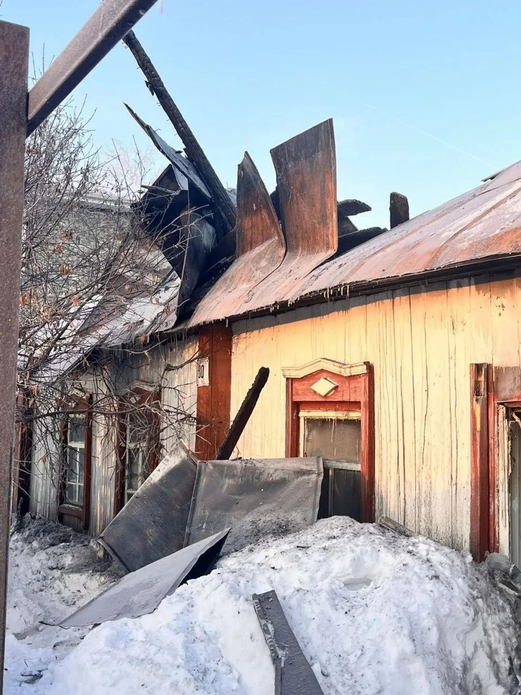 В Алтайском крае при пожаре в частном жилом доме погибли четыре человека
