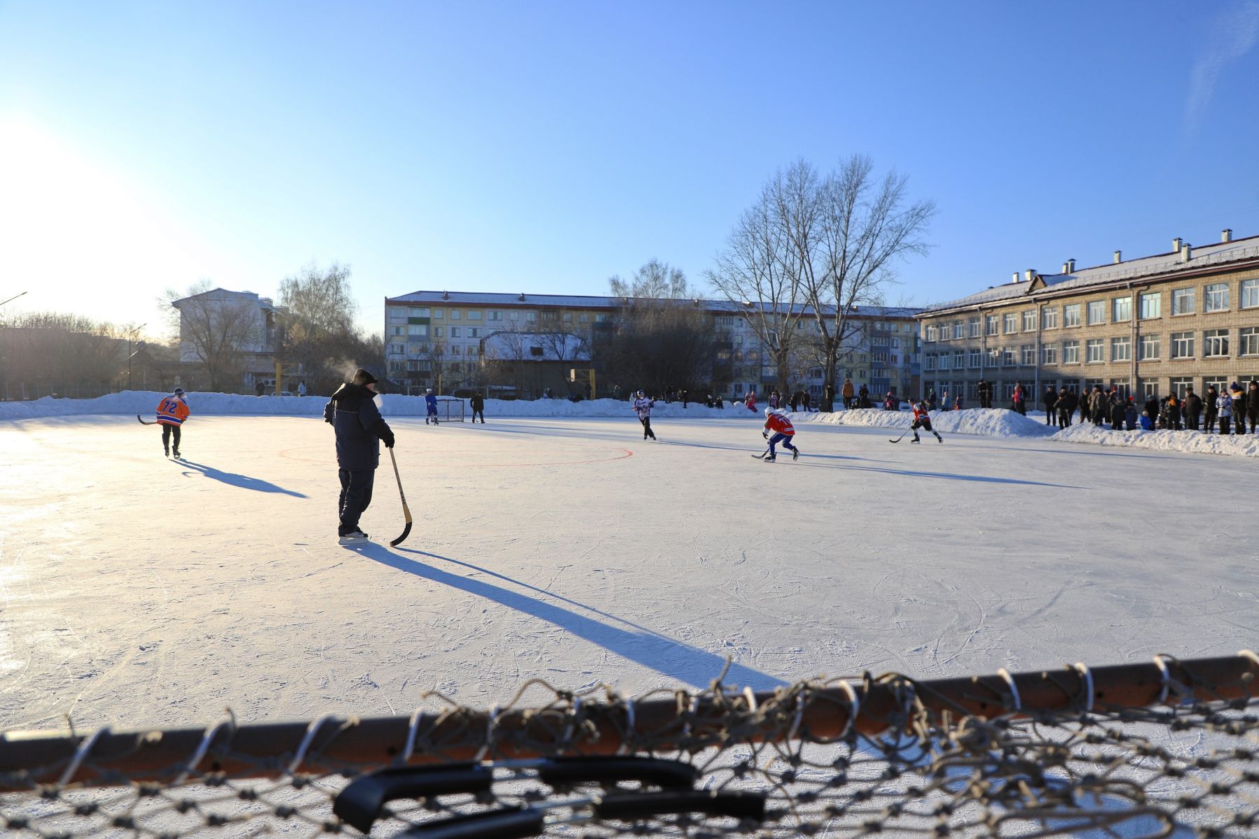 Матч по хоккею с мячом в школе №8