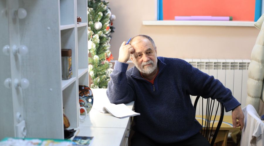 В 90-е работал кочегаром: как бийчанин Олег Клячев стал «возрастным» актером