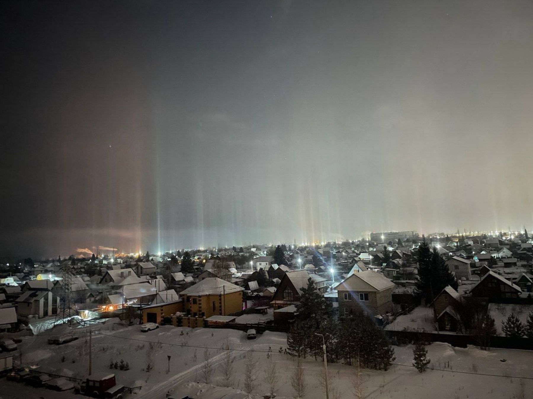 Что за световые столбы увидели жители Алтайского края в небе ночью