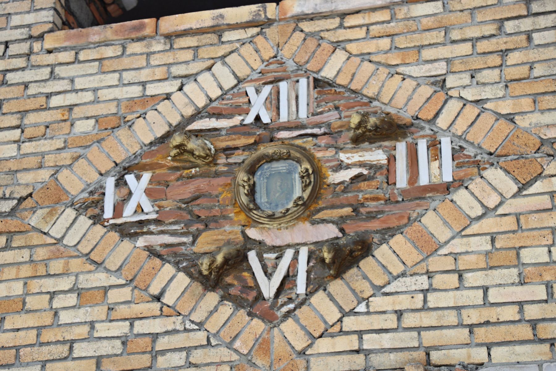 "Царьград" - бийский замок над Ковалевским озером.