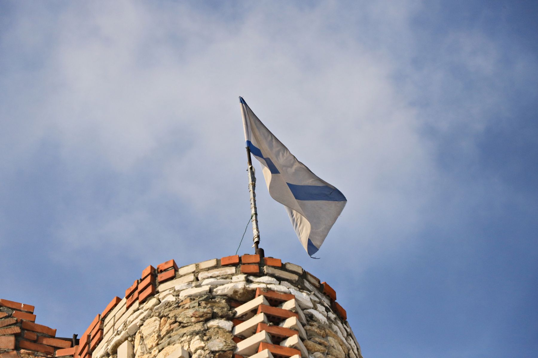 "Царьград" - бийский замок над Ковалевским озером.