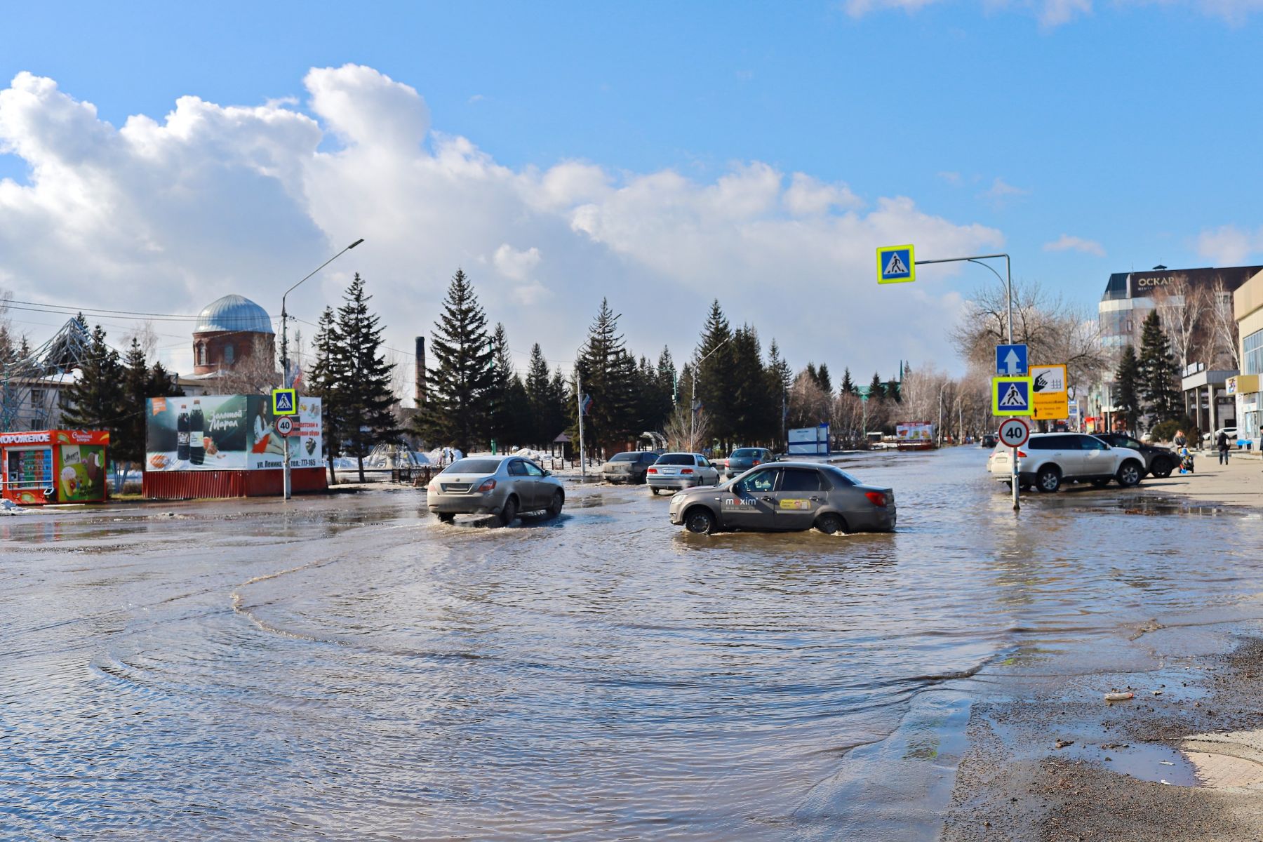 Порыв в центре Бийска, март 2025 г. 