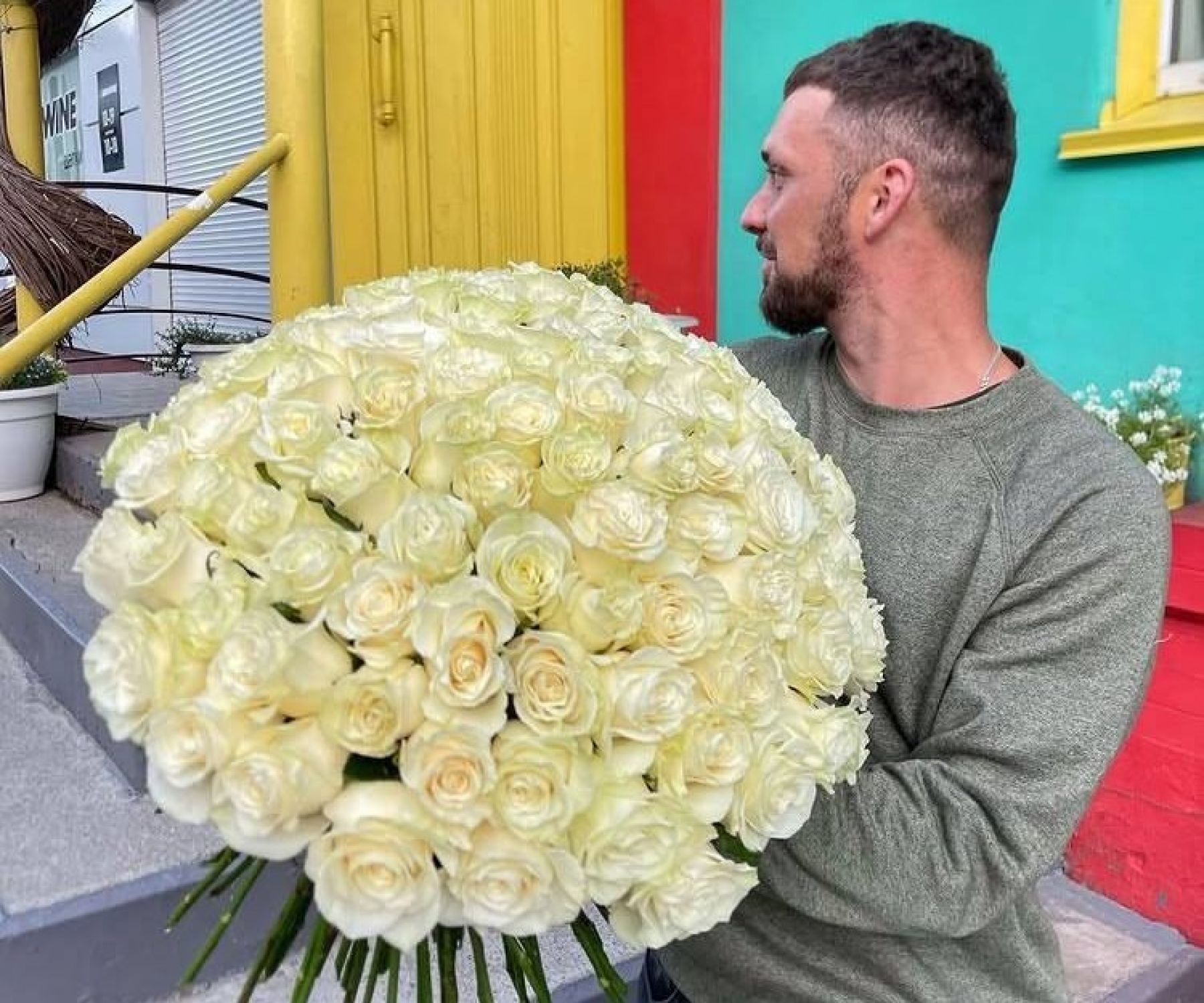 Павел Поливода, руководитель одного из цветочных магазинов нашего город
