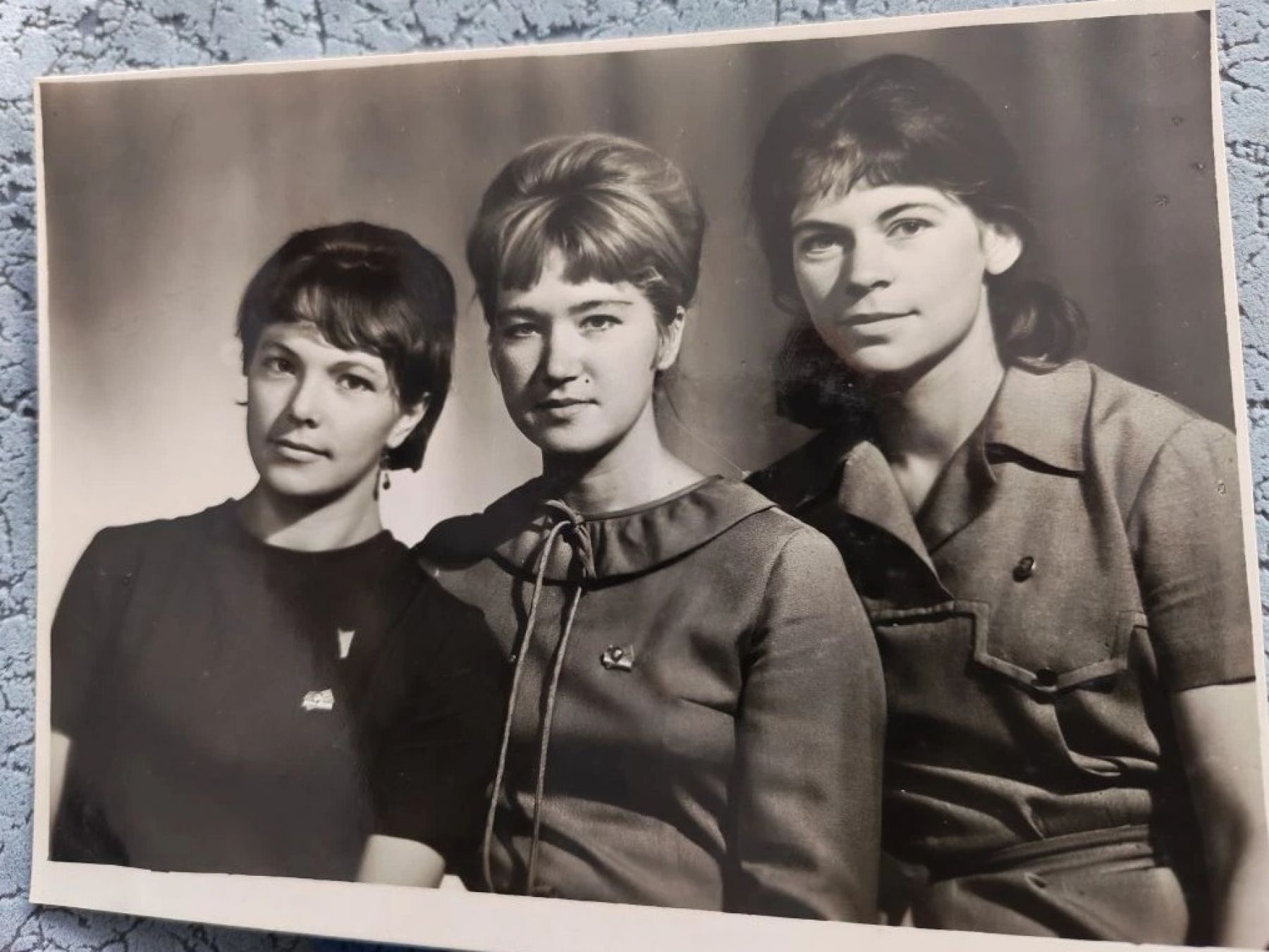 Валентина Петрова (справа) с подругами.