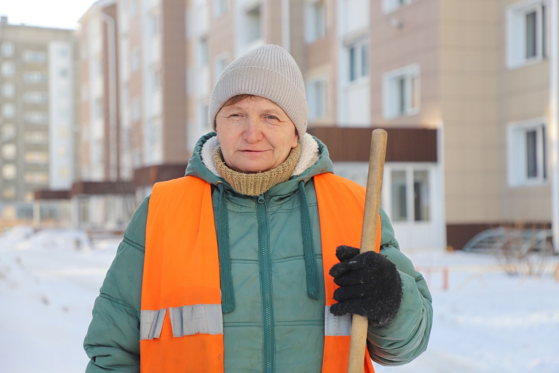 Лариса Чалая, дворник