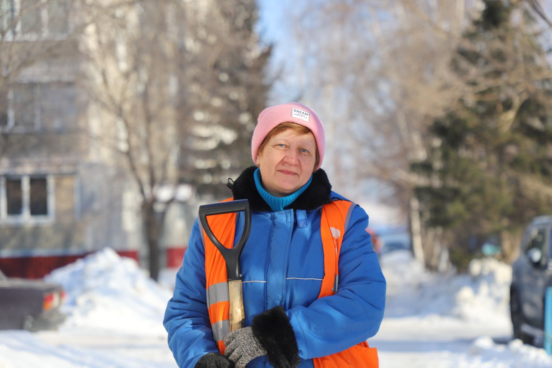 Ольга Устина, дворник