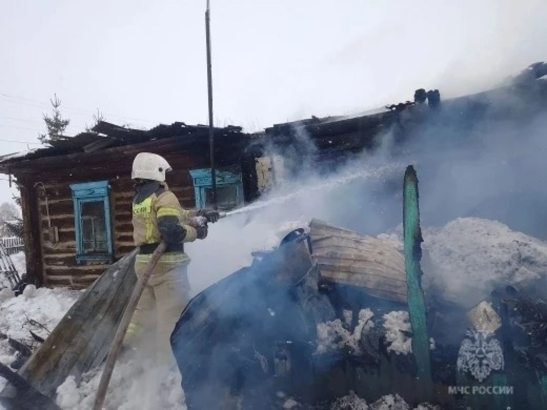 В Алтайском крае из-за возгорания газового баллона в доме пострадали 2 человека