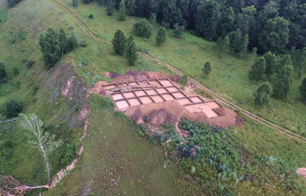 В Алтайском крае археологи нашли уникальную бронзовую бляху - Информационный портал "Бийский рабочий", 15.03.2026