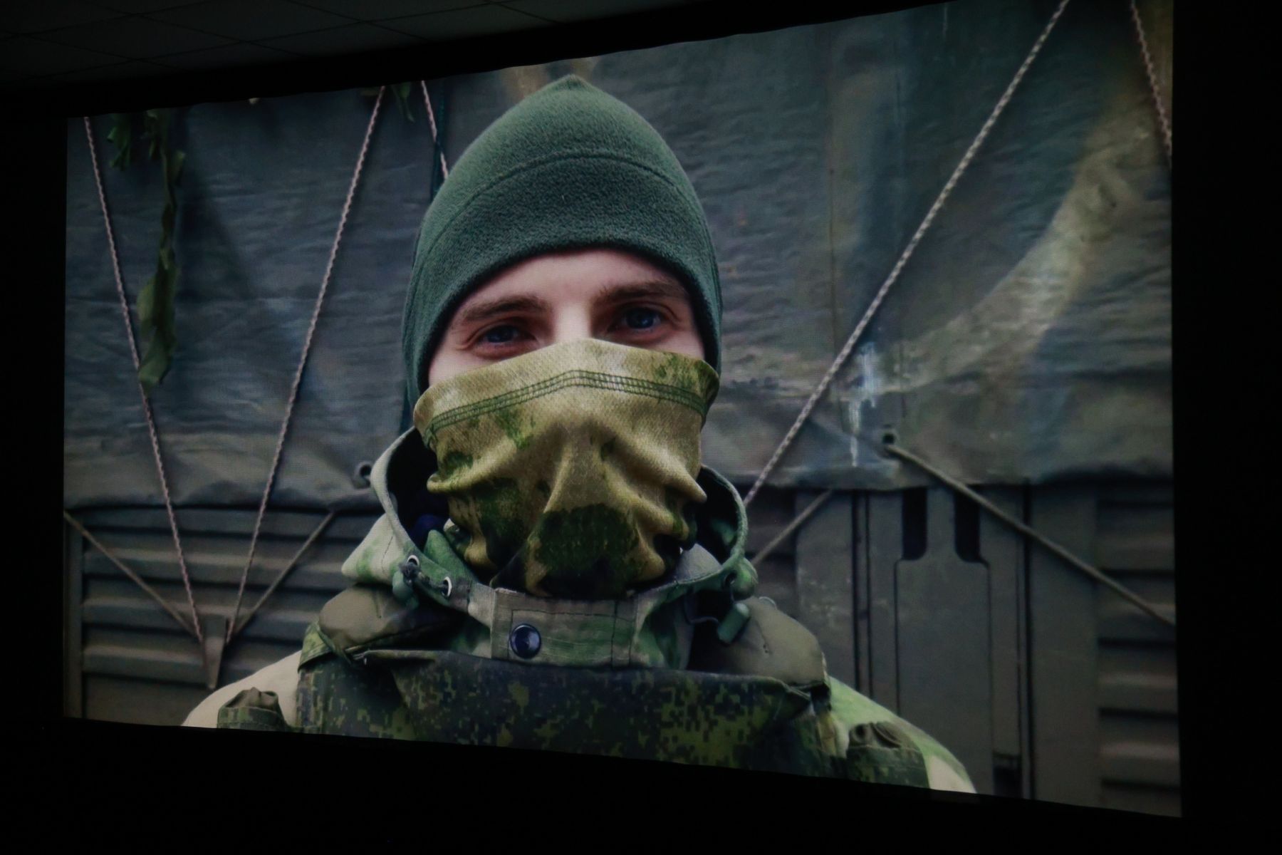 Кадр из музыкального клипа на песню