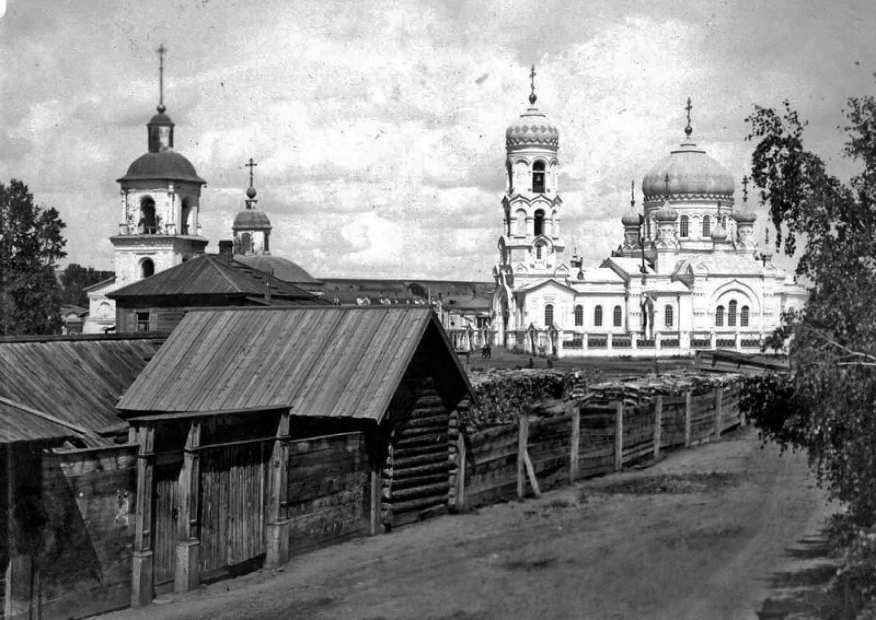 Бийск, окт. 1910 г. Вид на Успенский собор.
Из фотоархива С.Сухарева (сайт "Следы времени").