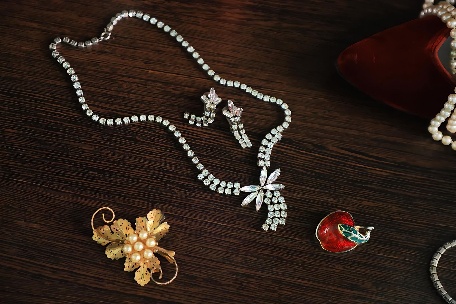 Бижутерия, купленная Юлианой в 90-х годах в бийском коммерческом магазине