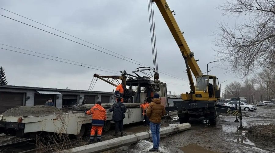 Мэрия Бийска прокомментировала инцидент с падением столба на трамвай