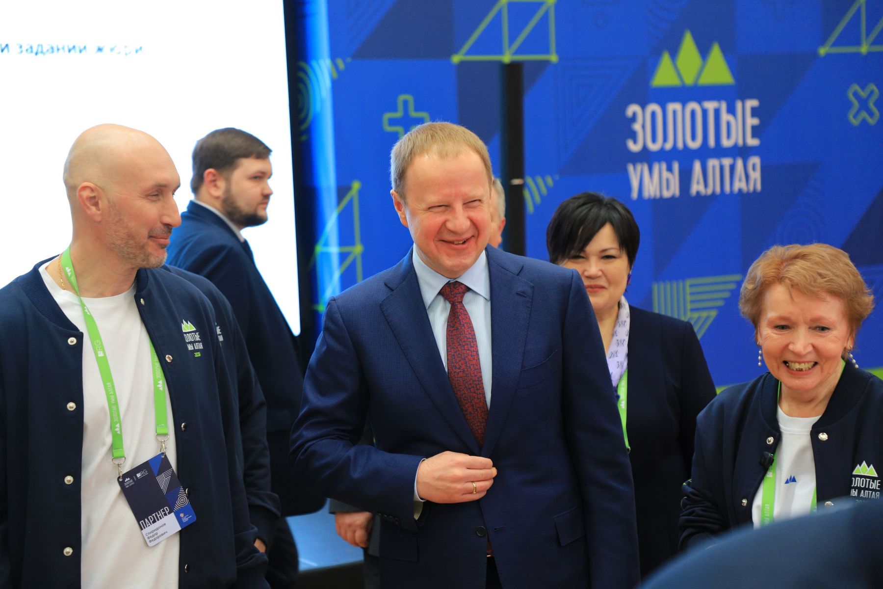 Виктор Томенко подбодрил участников турнира и пожелал им успехов