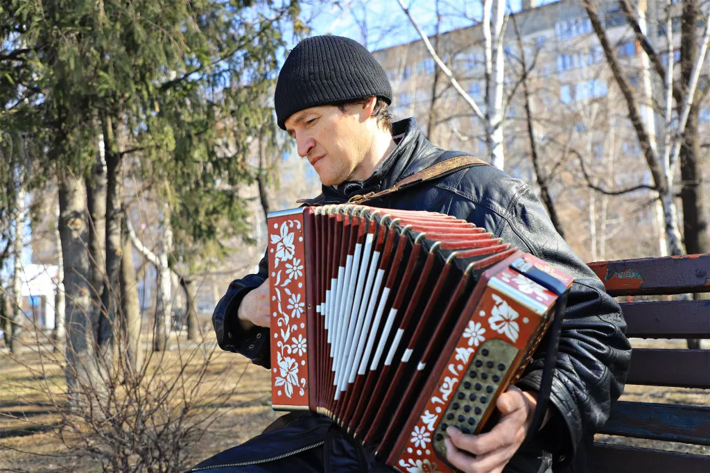 В поисках баяна: бийский музыкант просит вернуть украденный инструмент - Информационный портал "Бийский рабочий", 03.04.2026