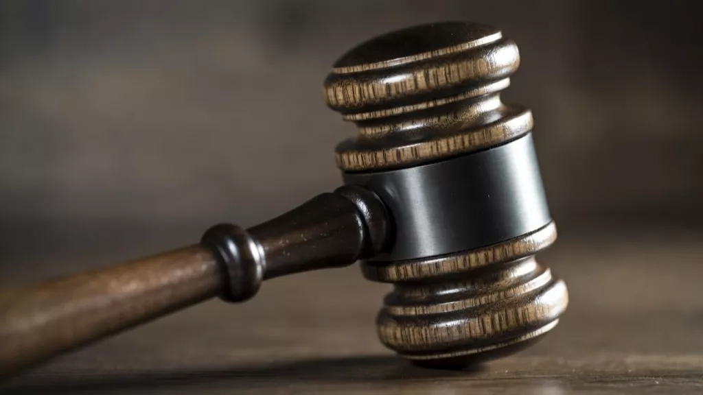 Бийчанина оштрафовали за пьяное падение на чужой автомобиль - Информационный портал "Бийский рабочий", 20.04.2026