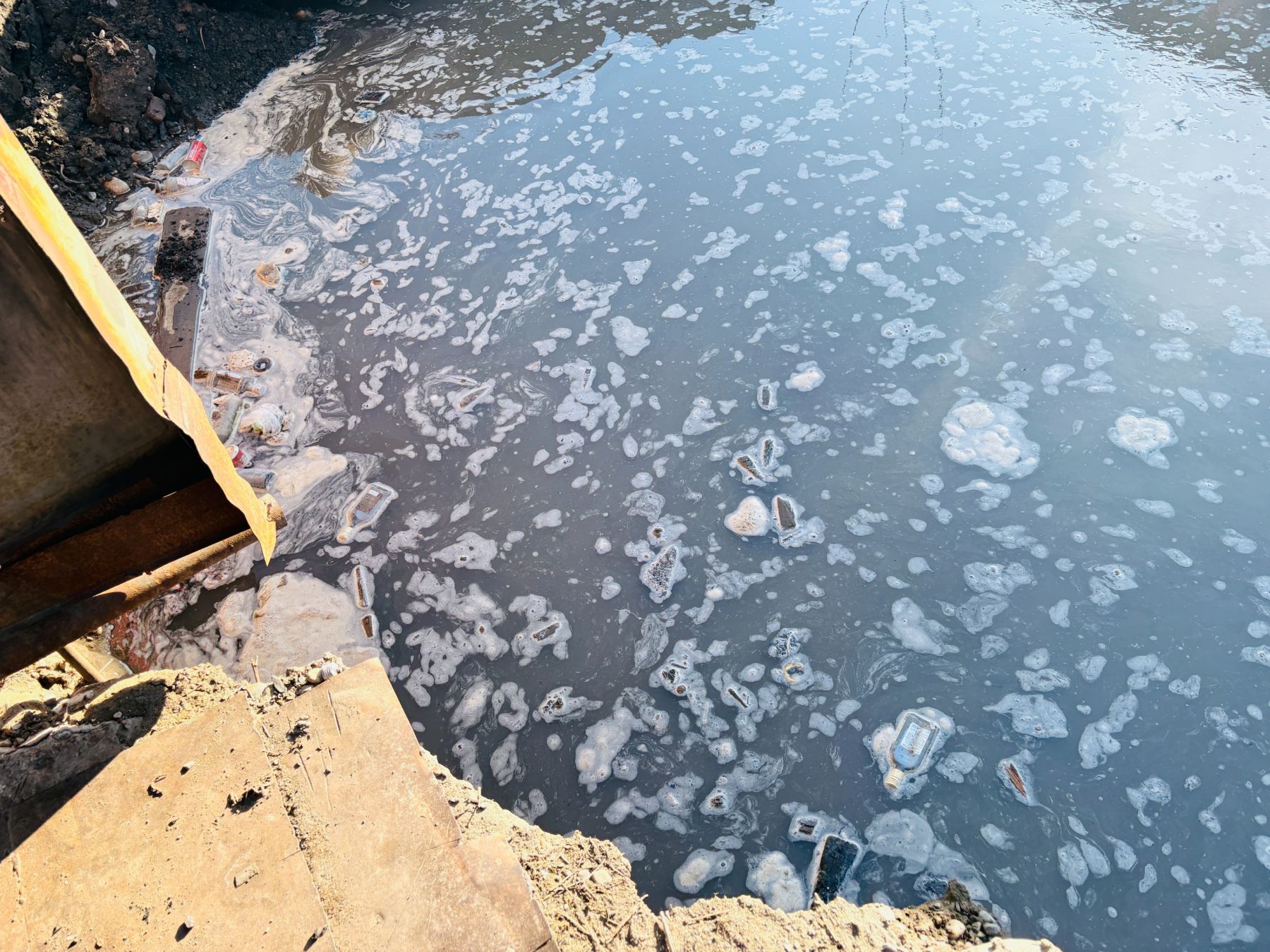 Глубина ямы - как у приличного бассена