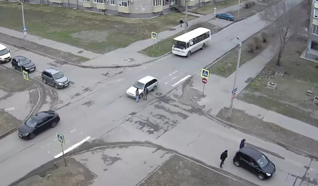 На старом месте: в Бийске произошло ДТП на перекрестке Ленинградская-Чайковского - Информационный портал "Бийский рабочий", 16.04.2026