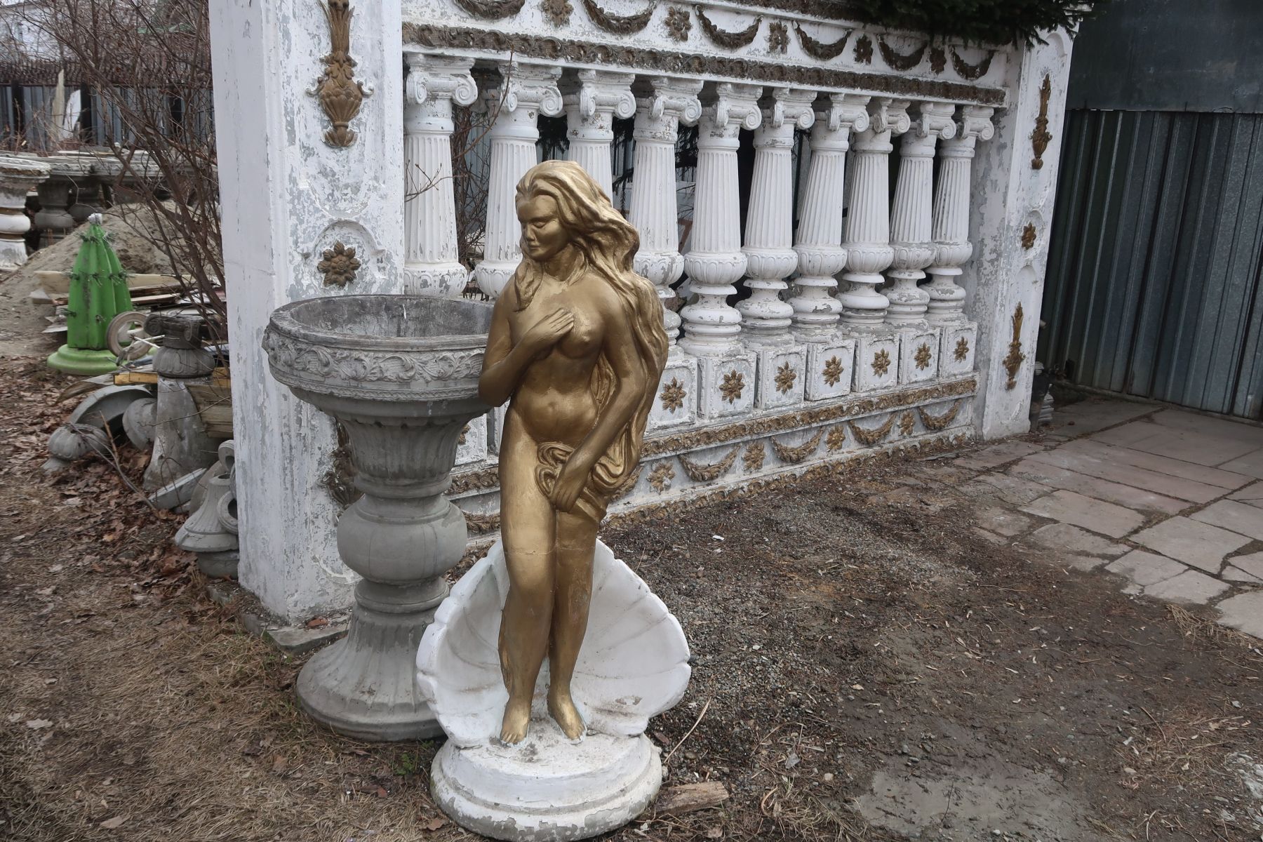 Скульптура авторства Бориса Шипунова.