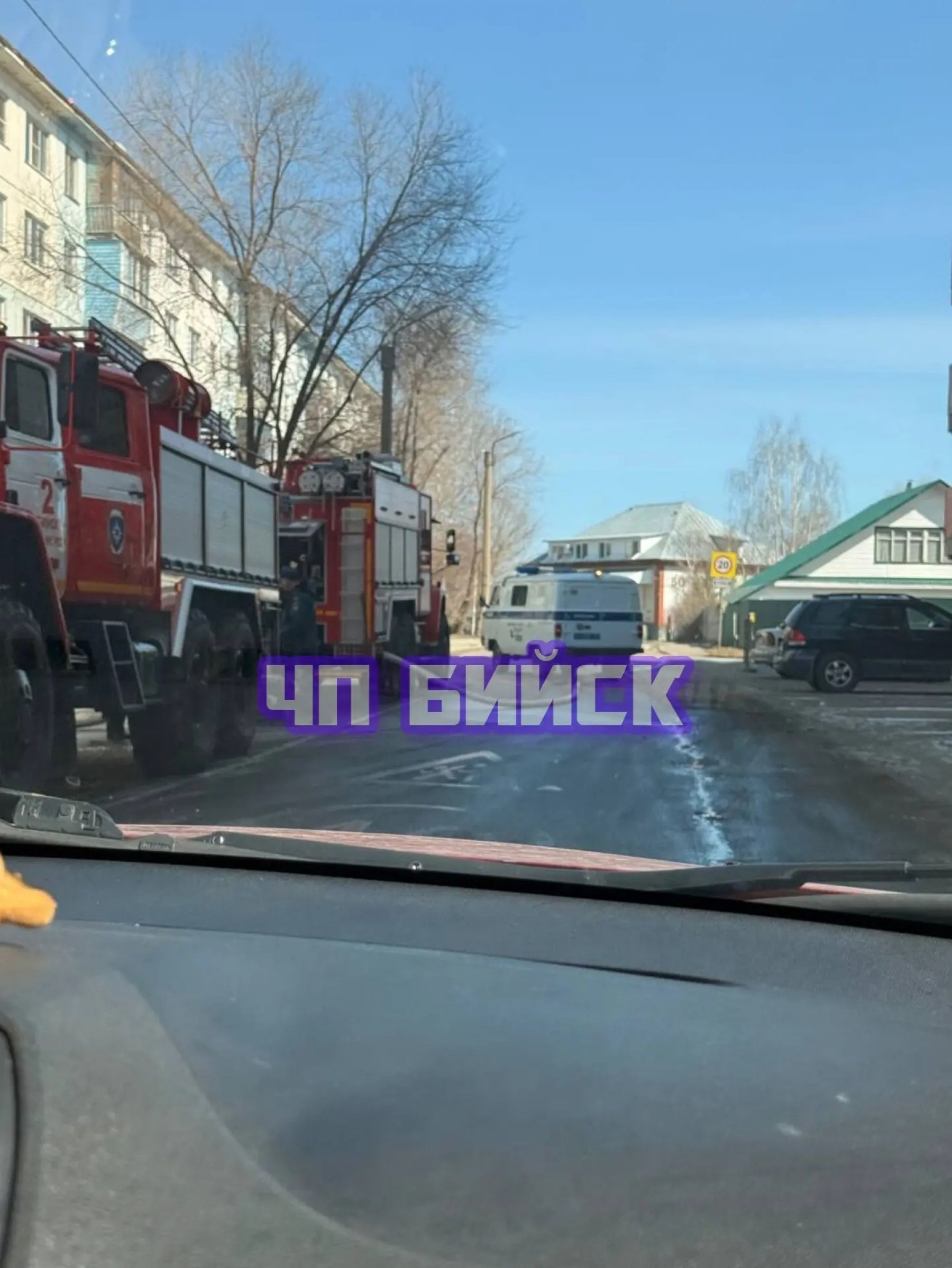 В Бийске в гаражном комплексе на ул. Радищева произошел пожар