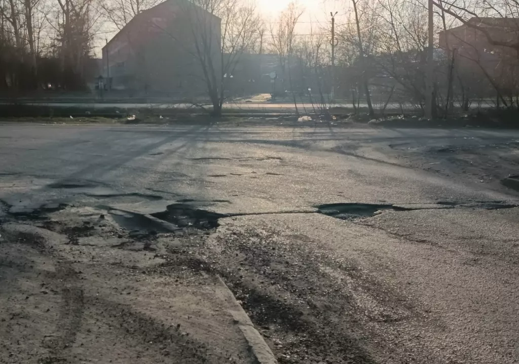 Разбитый участок: бийчане просят починить дорогу в районе Котельщиков - Информационный портал "Бийский рабочий", 20.04.2026