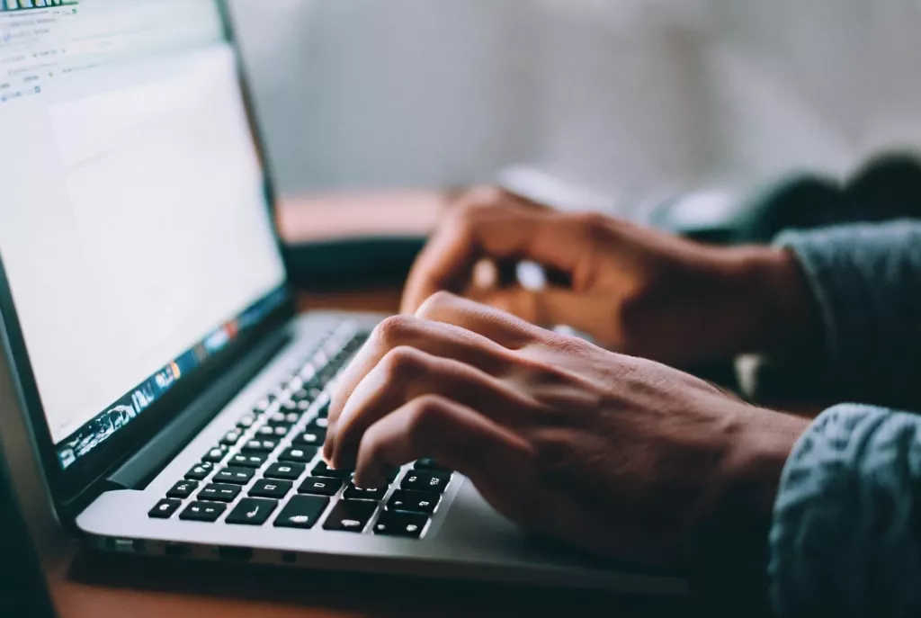 Молодежь в Алтайском крае чаще других интересуется удаленной работой - Информационный портал "Бийский рабочий", 20.04.2026