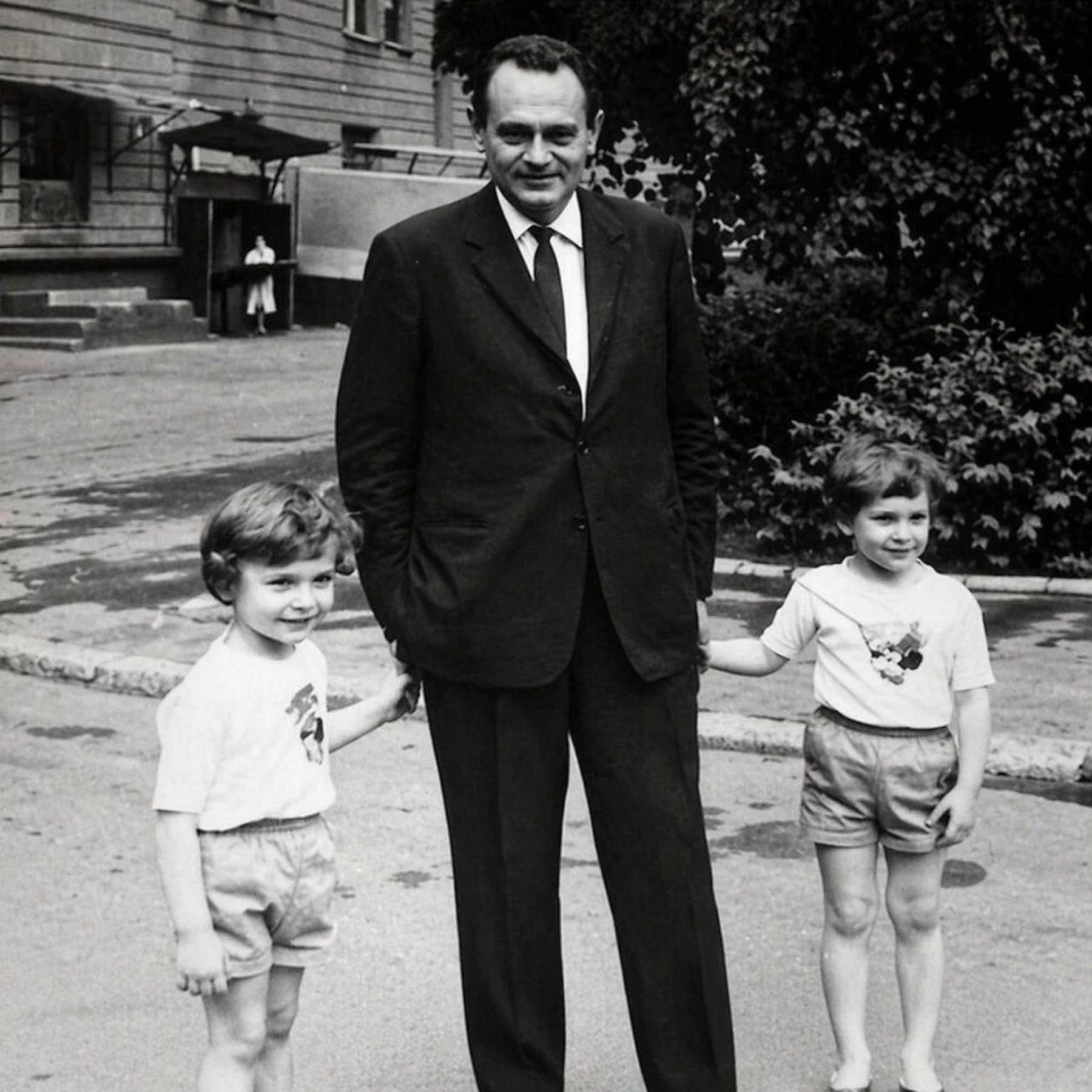 Братья Торсуевы показали редкие фото из семейного архива