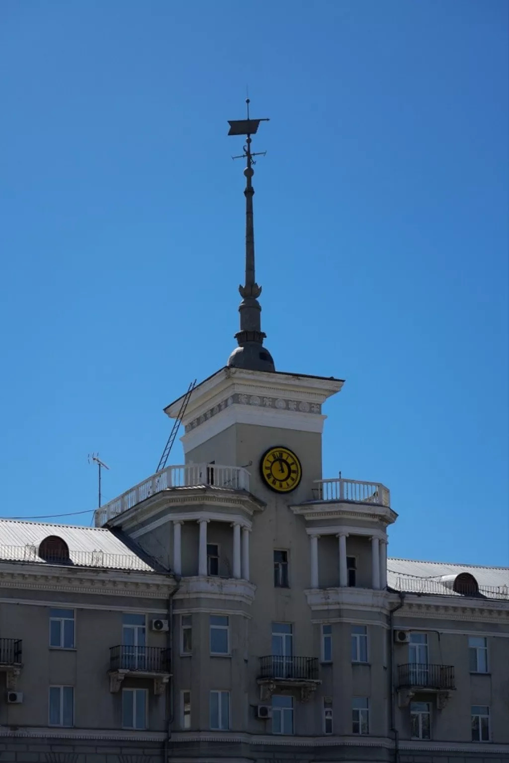 Советское панно и новый формат: федеральный банк открыл офис в «Доме под шпилем» - Информационный портал "Бийский рабочий", 29.04.2026