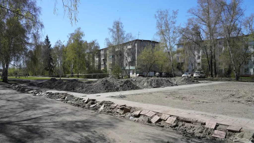 В Бийске начались работы по благоустройству бульвара 50-летия ВЛКСМ - Информационный портал "Бийский рабочий", 29.04.2026