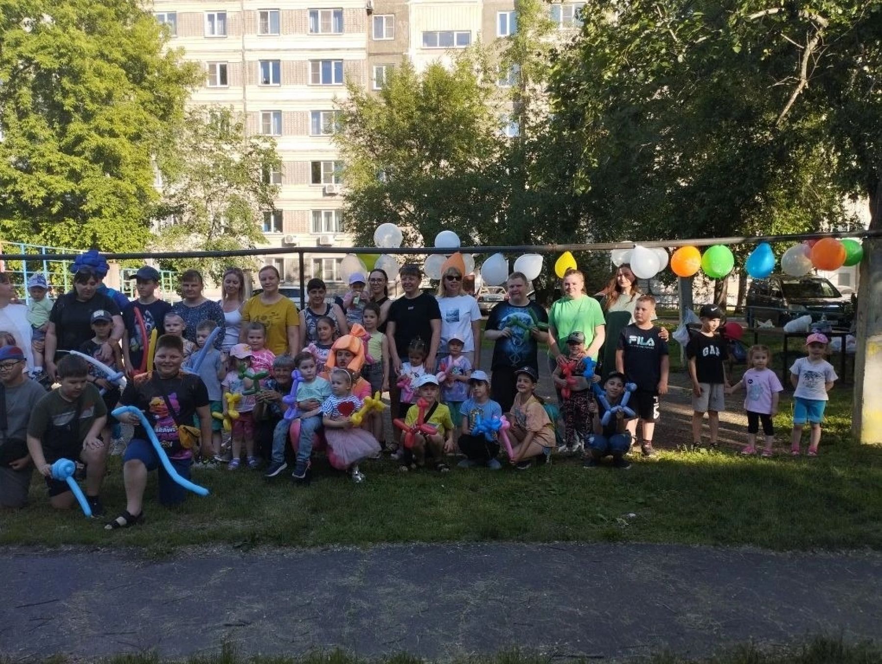 Сегодня многие мероприятия соседи проводят вместе. 