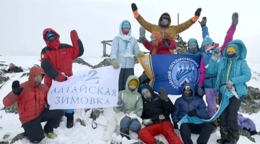 Студенты АГУ покорили высшую точку Алтайского края