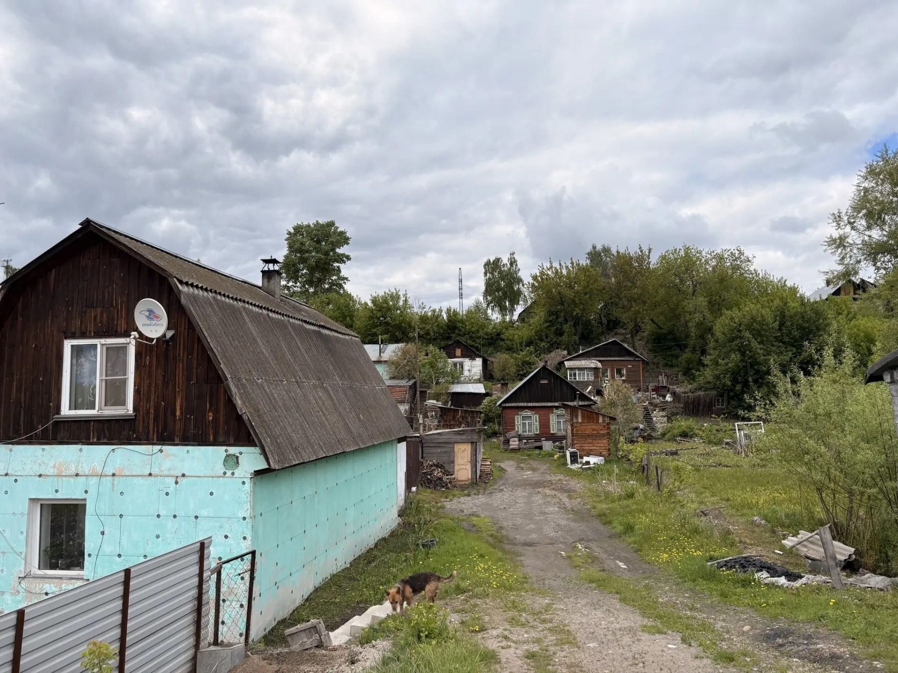 Вода течет к домам, затапливает огороды