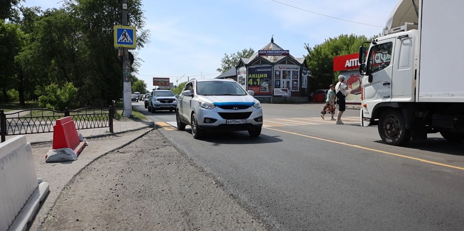 На северной стороне дороги на ул. Вали Максимова организовали двусторонее движение.