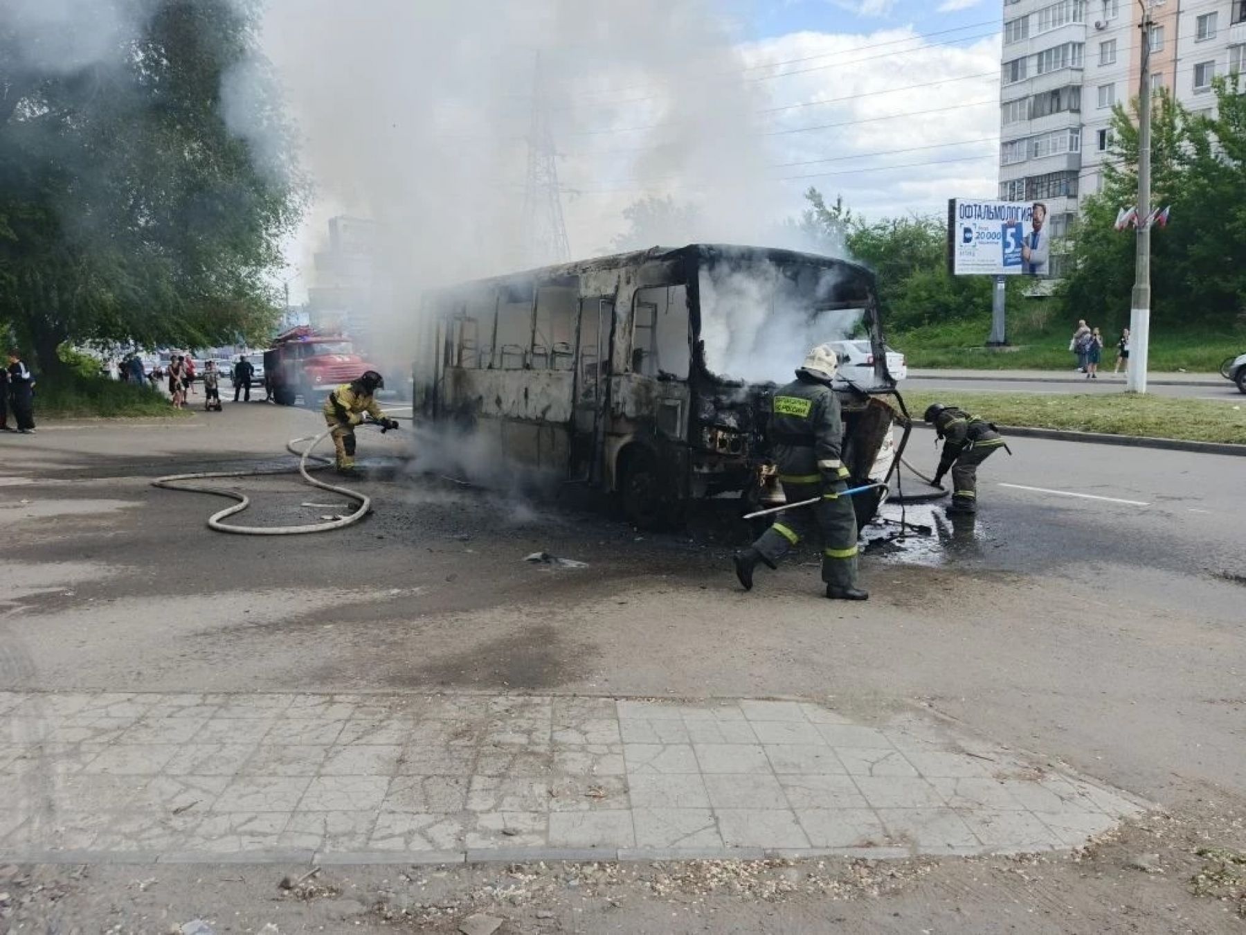 В Бийске на Зеленке сгорел автобус