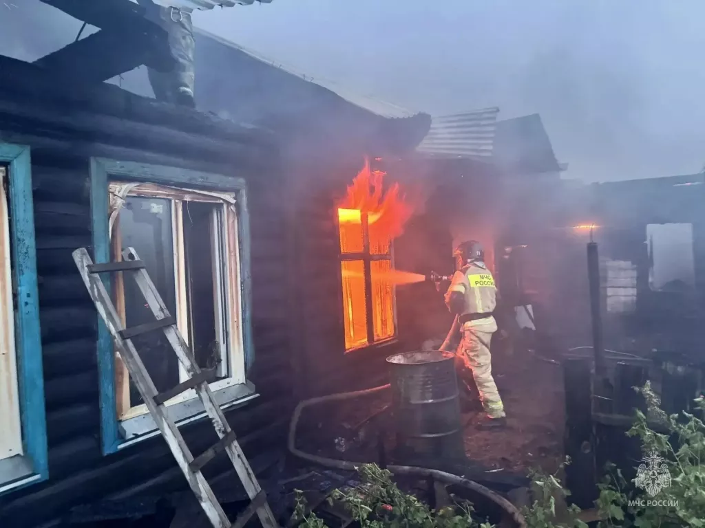 В Бийске произошел пожар в частном жилом доме и трех надворных постройках - Информационный портал "Бийский рабочий", 31.05.2026
