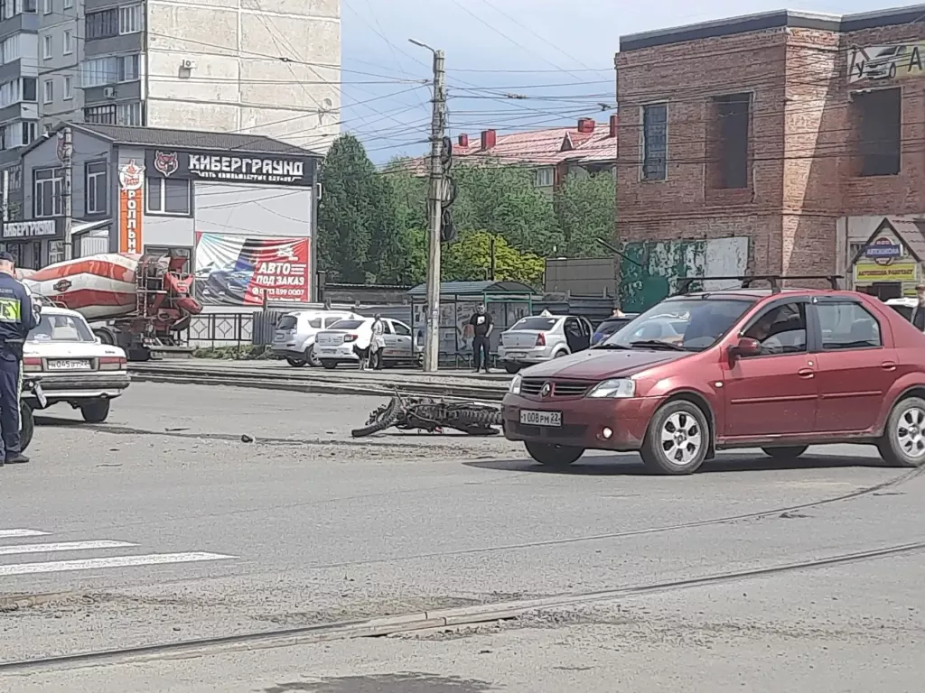 В Бийске в ДТП на перекрестке Васильева–Мартьянова пострадал мотоциклист - Информационный портал "Бийский рабочий", 31.05.2026