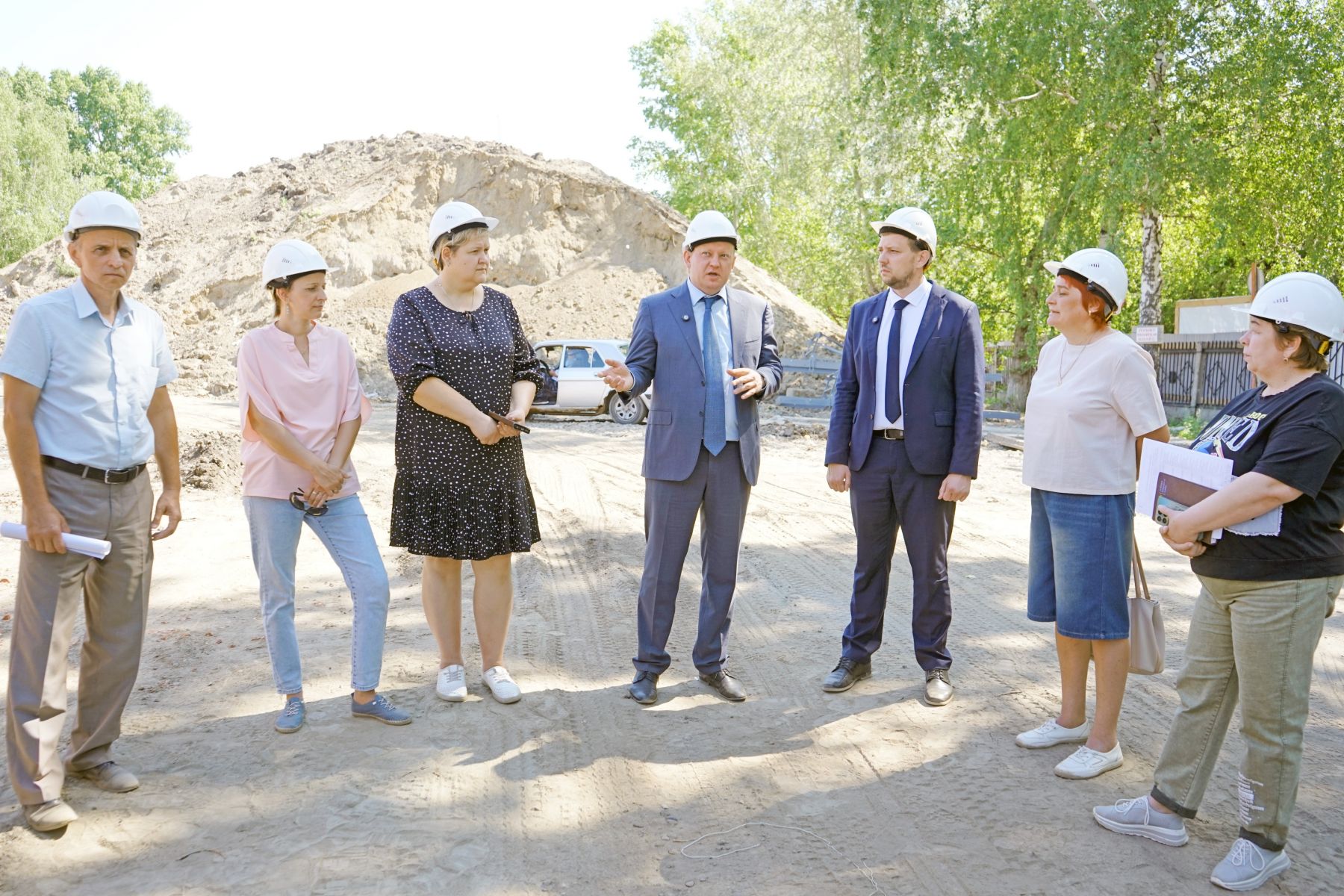 В рейде приняли участие родители учеников, депутат АКЗС, представители муниципалитета и Единого стройзаказчика.