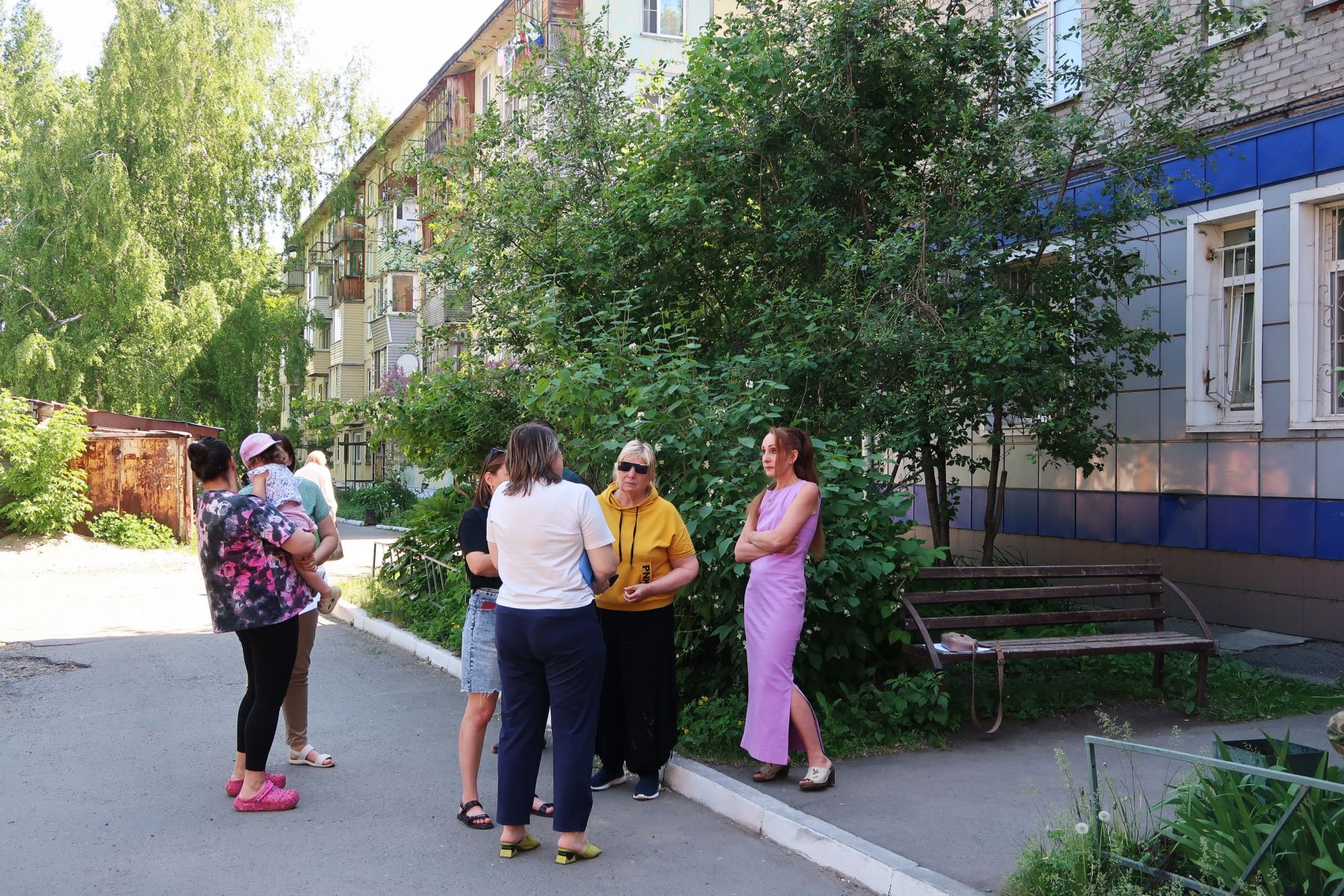Бийчане из элитного дома страдают от запаха кошачьей мочи