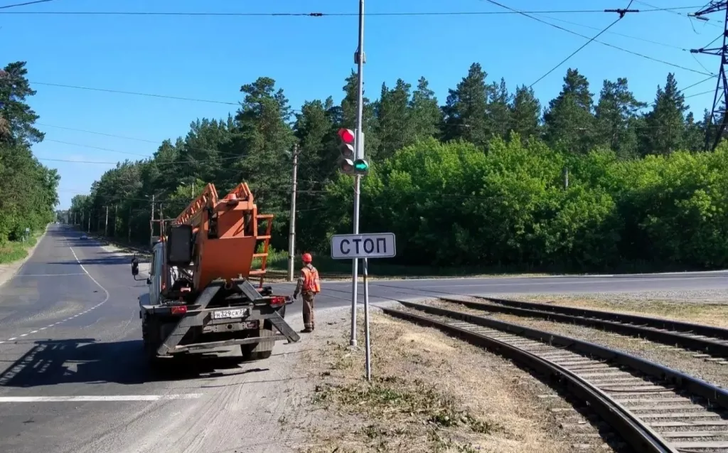В Бийске на светофоре Кутузова – Гейдека установили дополнительную секцию - Информационный портал "Бийский рабочий", 23.06.2026