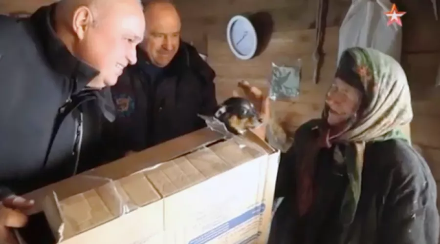 Агафье Лыковой подарили щенка от губернатора Кемеровской области 