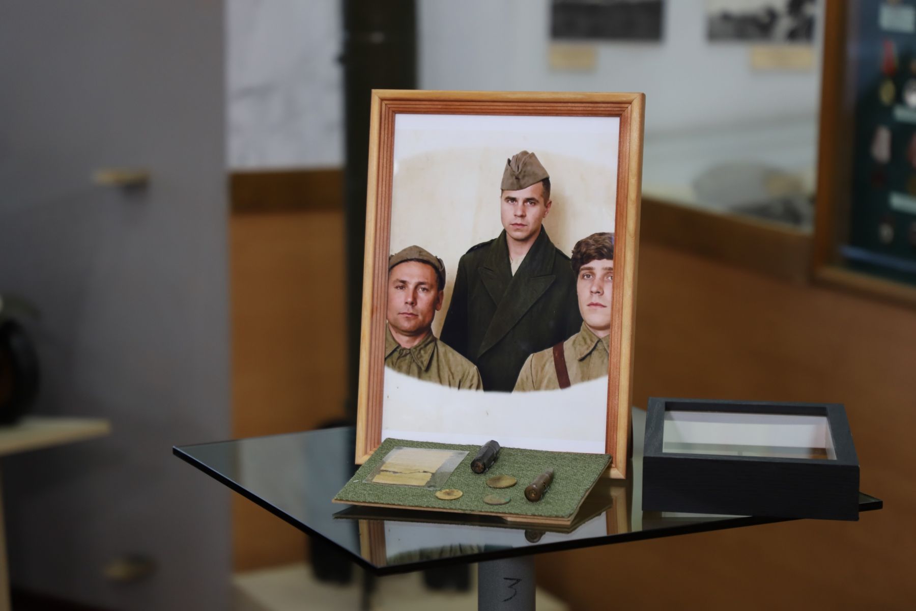 Ефим Степанович - первый слева.