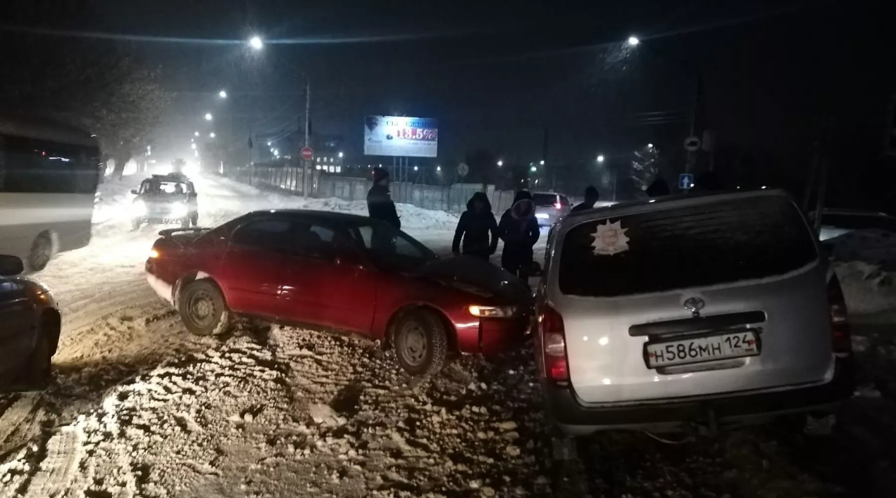 Выскочившая на встречную полосу Тойота столкнулась с автомобилем