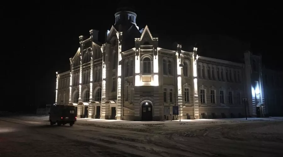 Подсветка на здании Бийского драматического театра