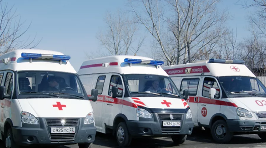 Пять новых машин скорой помощи получили бийские медики 