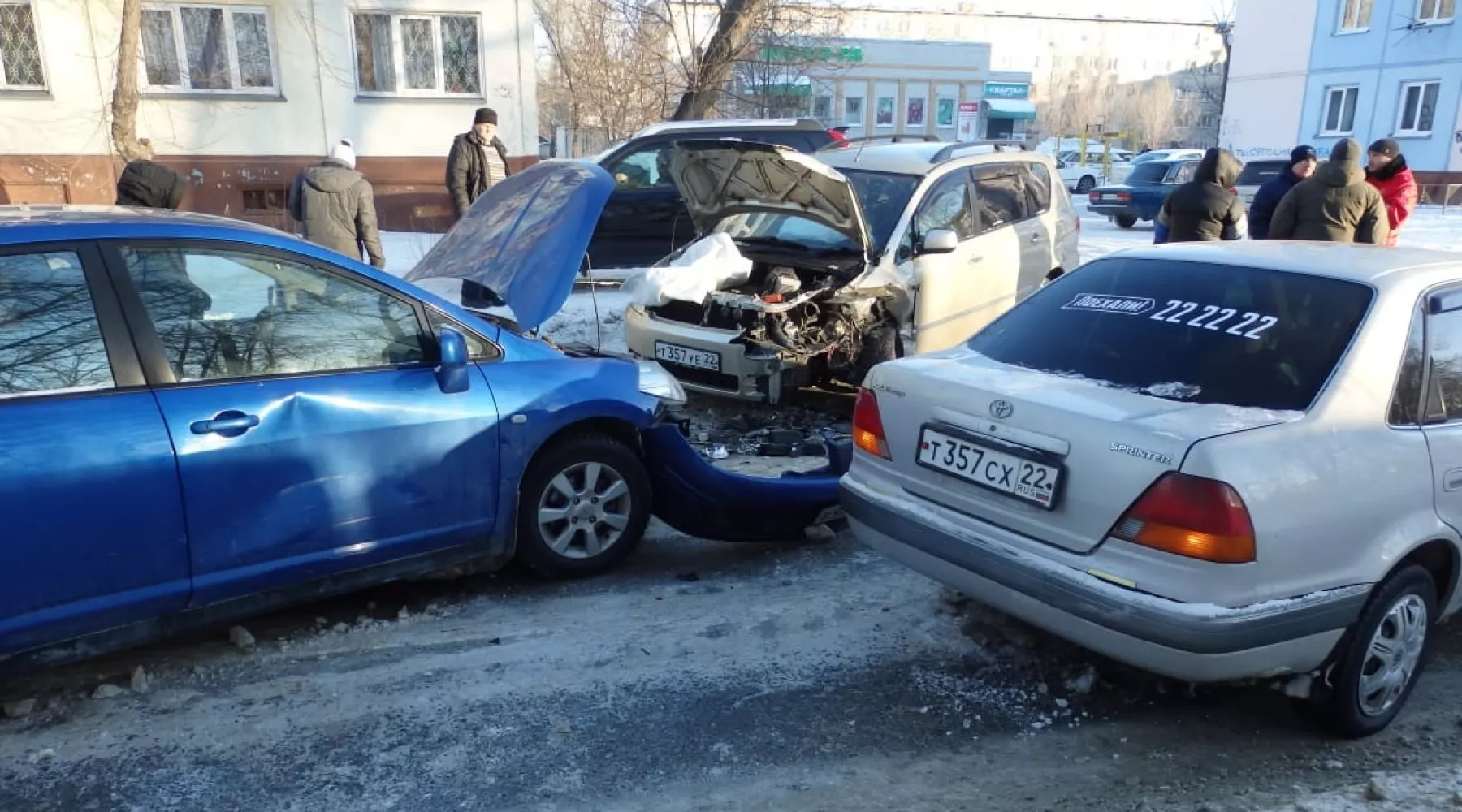 ДТП с участие трех автомобилей произошло в Бийске